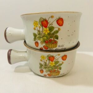 2 Vintage Wild Strawberry Ceramic Soup/chilli Bowls